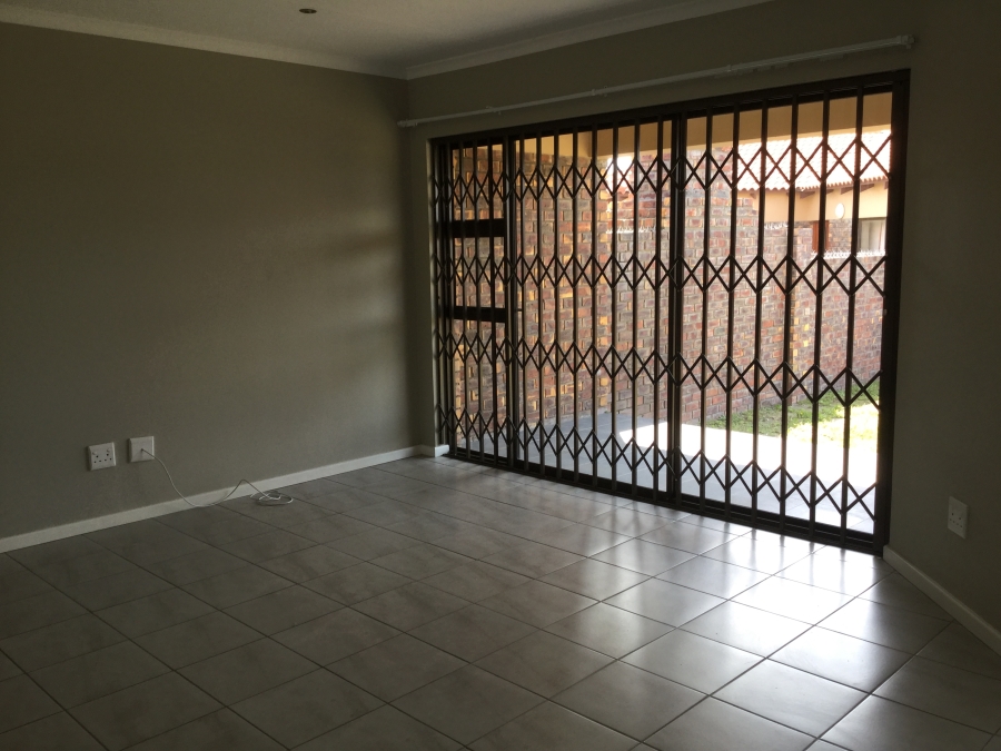 To Let 2 Bedroom Property for Rent in Humewood Eastern Cape